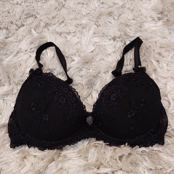 H&M Other - H&M Black Embroidered lace bra 32B
